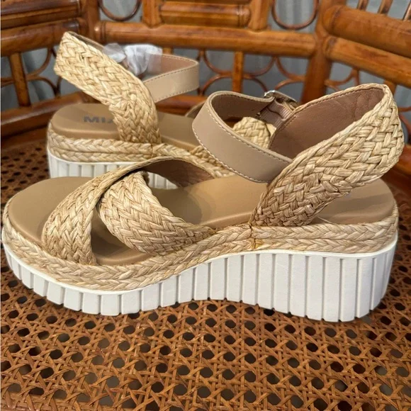 Mia Women's Tan Woven Platform Sandals size 8.1/2 - Picture 2 of 6